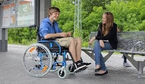Carrozzella con rotelle: riflessioni su disabilità e problemi relativi...