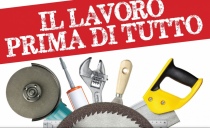 La frase: lavoro per tutti è parte integrante della Costituzione italiana